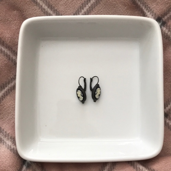 Earrings - Picture 1 of 6